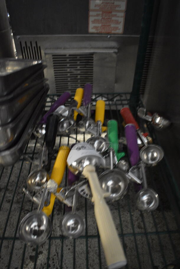 ALL ONE MONEY! Lot of Ice Cream Scoopers With Various Color Handles, Yellow, Green, Purple, Red.