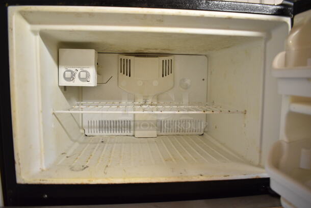Stainless Steel Cooler Freezer Combo Unit. Tested and Powers On But Does Not Get Cold - Image 2 of 6
