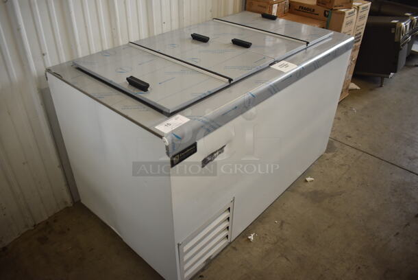 BRAND NEW SCRATCH AND DENT! Excellence HFF-8HC 54" Flip Lid Ice Cream Dipping Cabinet 115 Volts, 1 Phase. Tested and Working! - Image 2 of 10