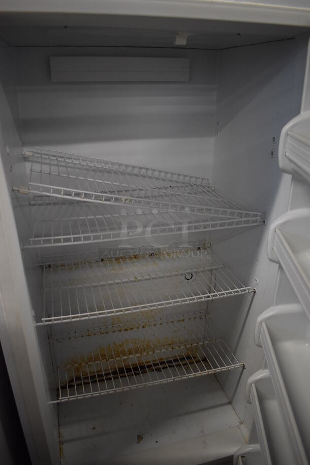 Kenmore Metal Single Door Reach In Freezer. 115 Volts, 1 Phase. 32x30x65. Tested and Working! - Image 3 of 5