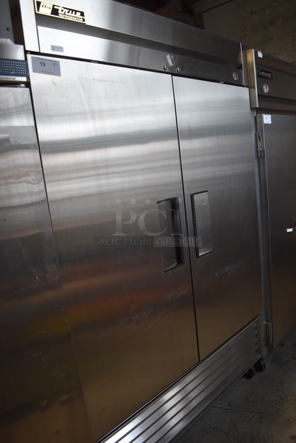 True T-49 Stainless Steel Commercial 2 Door Reach In Cooler on Commercial Casters. 115 Volts, 1 Phase. 54x34x83. Tested and Working! - Image 2 of 7