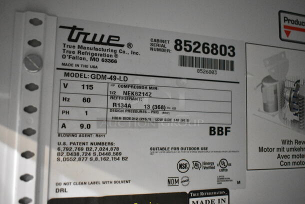 True GDM-49-LD Metal Commercial 2 Door Reach In Cooler Merchandiser w/ Poly Coated Racks. 115 Volts, 1 Phase. Tested and Working! - Image 4 of 4