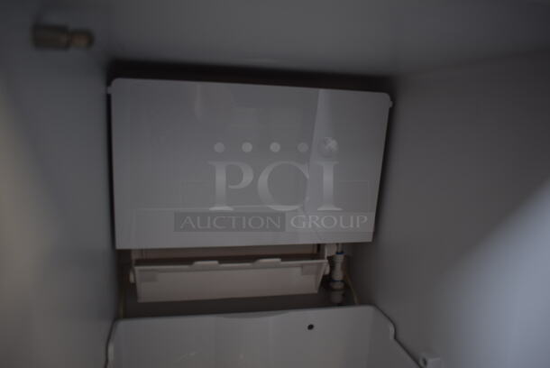 BRAND NEW SCRATCH AND DENT! Danby DIM32D1BSSPR Commercial Stainless Steel Electric Undercounter Ice Maker. 115V. Tested And Working!  - Image 4 of 8