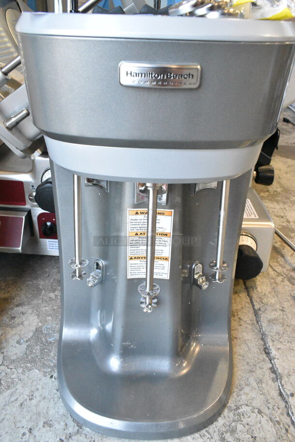 BRAND NEW SCRATCH AND DENT! Hamilton Beach HMD400R Metal Commercial Countertop Triple Spindle Drink Mixer. 120 Volts, 1 Phase. Tested and Working! - Image 8 of 10