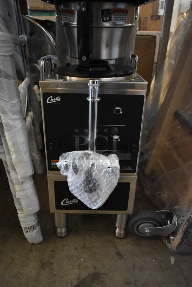 BRAND NEW SCRATCH AND DENT! Curtis GEM-120A-63 Stainless Steel Commercial Countertop Gemini Stainless Steel Analog Satellite Coffee Brewer w/ Hot Water Dispenser, Metal Brew Basket and Satellite Server. 120/220 Volts, 1 Phase.  - Image 4 of 6