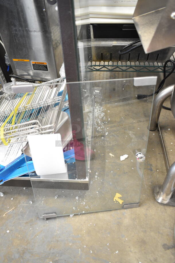 BRAND NEW SCRATCH AND DENT! 2023 Avantco 1177HDC13 13" Self/Full Service 3 Shelf Countertop Heated Display Case with Hinged Door. 1 Pane of Glass Shattered. 120 Volts, 1 Phase. Tested and Working! - Image 3 of 5