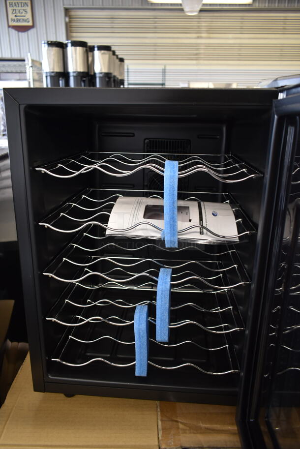 BRAND NEW SCRATCH AND DENT! Whynter WC-201TD 20 Bottle Thermoelectric Wine Cooler Merchandiser. 115 Volts, 1 Phase. Tested and Working! - Image 4 of 5