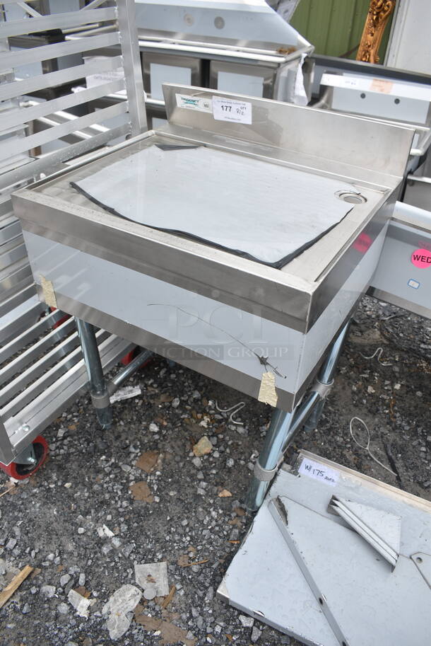 BRAND NEW SCRATCH AND DENT! Regency 600DBU2124 Stainless Steel Underbar Drainboard - 24" x 21" - Image 3 of 6