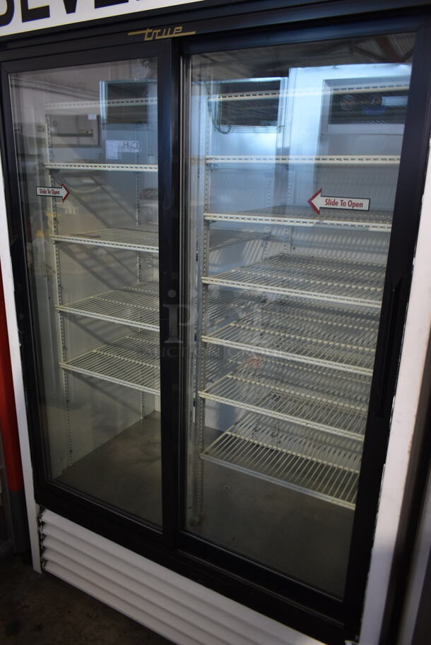 True GDM-41 Metal Commercial 2 Door Reach In Cooler Merchandiser w/ Poly Coated Racks. 115 Volts, 1 Phase. Tested and Powers On But Does Not Get Cold - Image 3 of 9