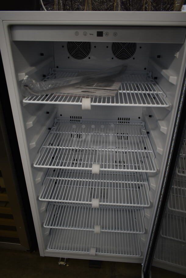 BRAND NEW SCRATCH AND DENT! Whynter CBM-815WS Freestanding 8.1 CF Commercial Beverage Merchandiser. 115 Volt, 1 Phase. Tested and Working! - Image 3 of 4
