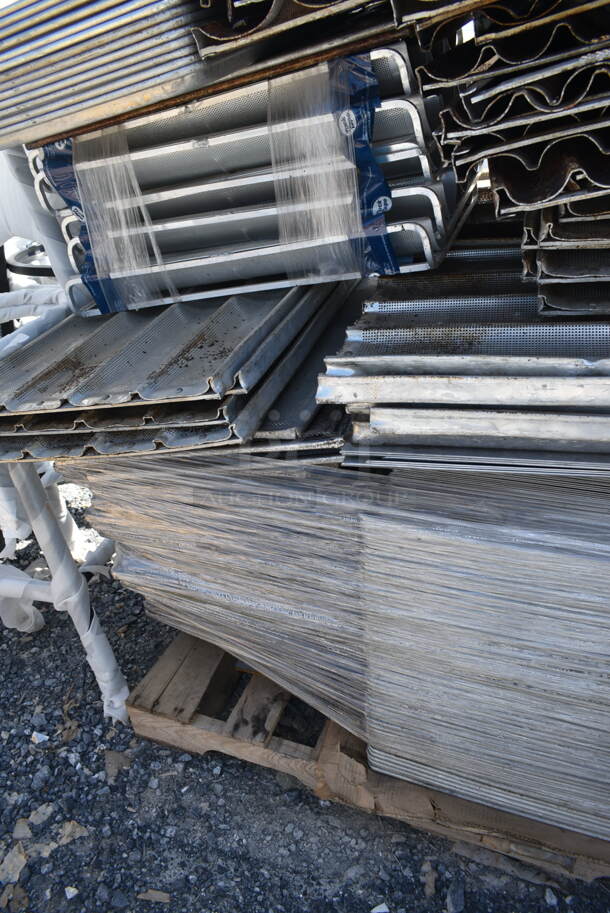 PALLET LOT of Approximately 259 Various Loaf Baking Pans Including 6 Loaf Baking Pans, Full Size Baking Pans. 259 Times Your Bid! - Image 4 of 11