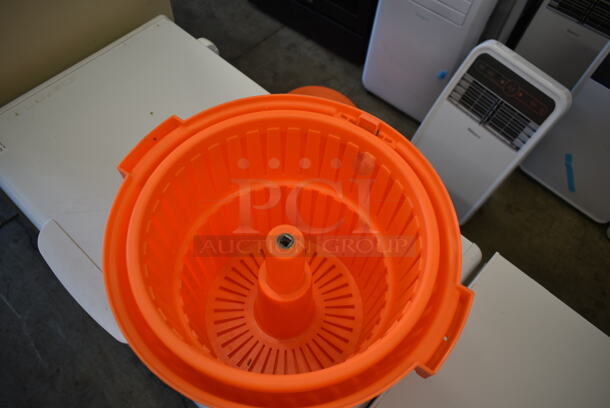 Orange Poly Lettuce Spinner Salad Spinner. - Image 5 of 6