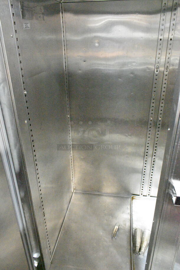 Traulsen RHT132WUT-FHS Stainless Steel Commercial 2 Door Reach In Cooler. 115 Volts, 1 Phase. Tested and Working! - Image 4 of 7