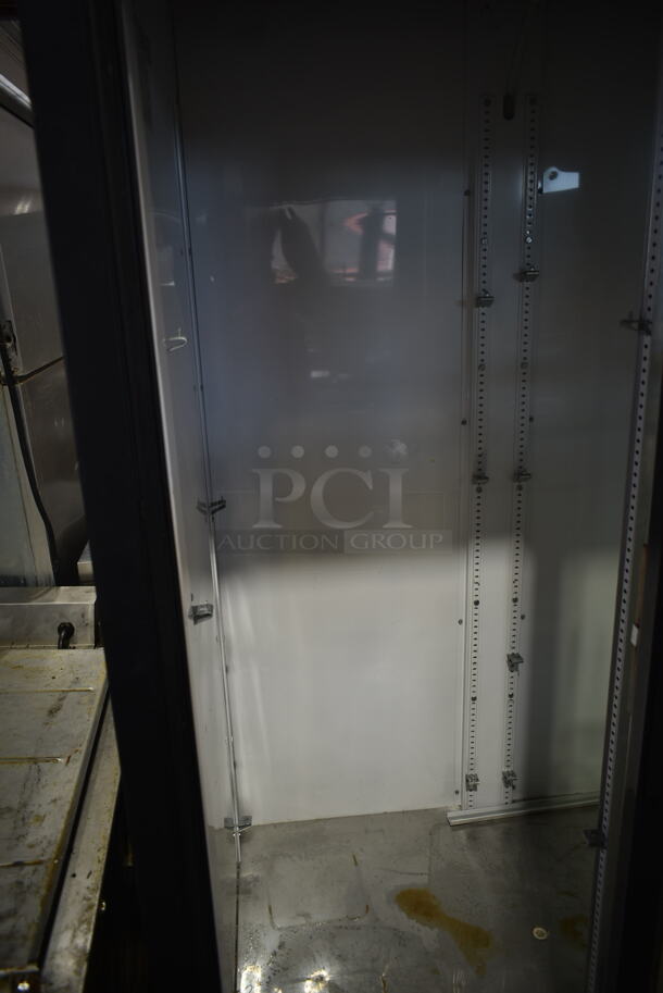 True GDM-37 Metal Commercial 2 Door Reach In Cooler Merchandiser. 115 Volts, 1 Phase.  Tested and Powers On But Does Not Get Cold - Image 4 of 6