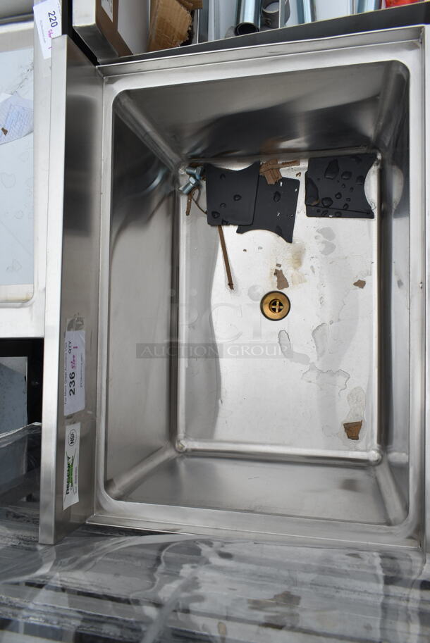 BRAND NEW SCRATCH AND DENT! Regency 600IB1824 18" x 24" Underbar Ice Bin - 77 lb. No Legs. - Image 4 of 5