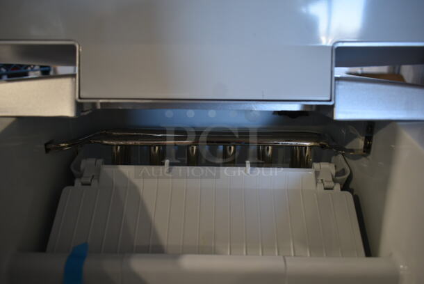 BRAND NEW SCRATCH AND DENT! Whynter IMC-490SS Portable 49lb Freestanding Stainless Steel Ice Maker. 115 Volts, 1 Phase. Tested and Working! - Image 5 of 6