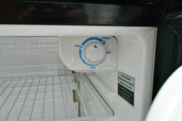 General Electric GE SFR03BAZABB Mini Cooler. 115 Volts, 1 Phase. Tested and Working! - Image 4 of 5