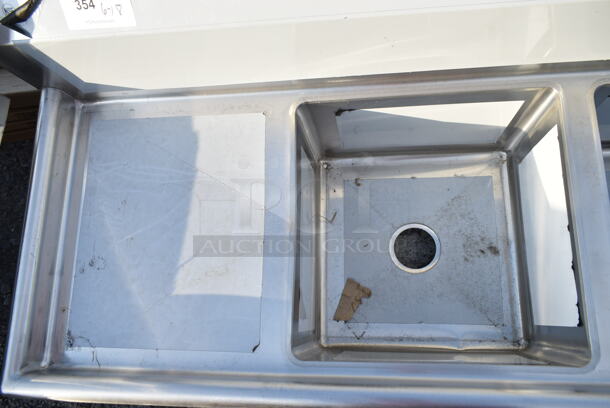 	BRAND NEW SCRATCH AND DENT! Regency 600S31717218 91" 16-Gauge Stainless Steel Three Compartment Commercial Sink with Galvanized Steel Legs and 2 Drainboards - 17" x 17" x 12" Bowls - Image 7 of 8