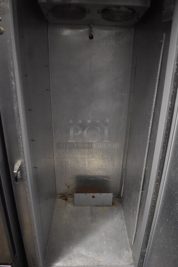 Continental 1RE Stainless Steel Commercial Single Door Reach In Cooler on Commercial Casters. 115 Volts, 1 Phase. 28.5x36x77.5. Tested and Working! - Image 4 of 5