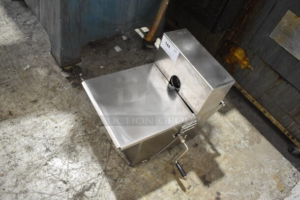 BRAND NEW SCRATCH AND DENT! Backyard Pro 554BMSTM Stainless Steel Commercial Countertop 18 1/2" x 11 3/8" x 13 3/8" Manual Sausage Tying Machine. - Image 4 of 9