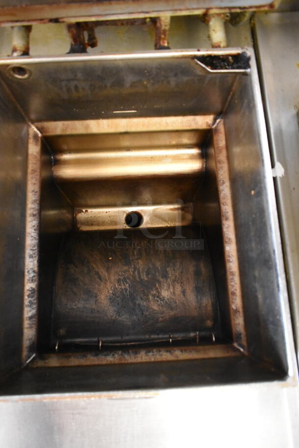 Henny Penny 600 Stainless Steel Commercial Floor Style Natural Gas Powered Pressure Fryer w/ Metal Fry Basket on Commercial Casters. 80,000 BTU. - Image 4 of 7