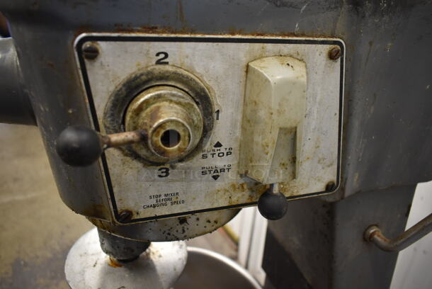 Hobart D300 Metal Commercial 30 Quart Planetary Dough Mixer w/ Stainless Steel Mixing Bowl, Whisk, Paddle and Dough Hook Attachments. 115 Volts, 1 Phase. Tested and Working! - Image 7 of 10