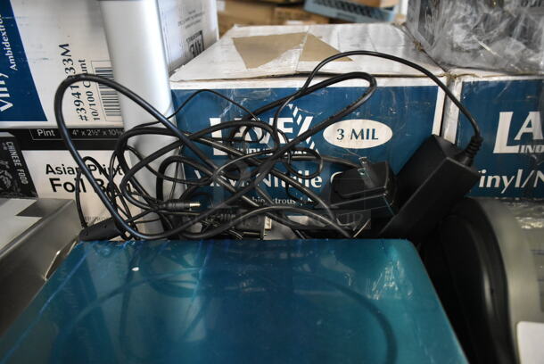 BRAND NEW SCRATCH AND DENT! AvaWeigh 334PCS60T Stainless Steel 60 lb. Digital Price Computing Scale with Tower. Tested and Working! - Image 5 of 7