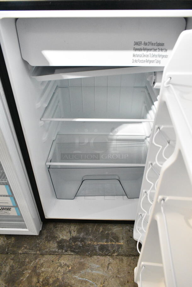 Galanz GL43S5 Metal Mini Cooler. 115 Volts, 1 Phase. Tested and Working! - Image 3 of 5