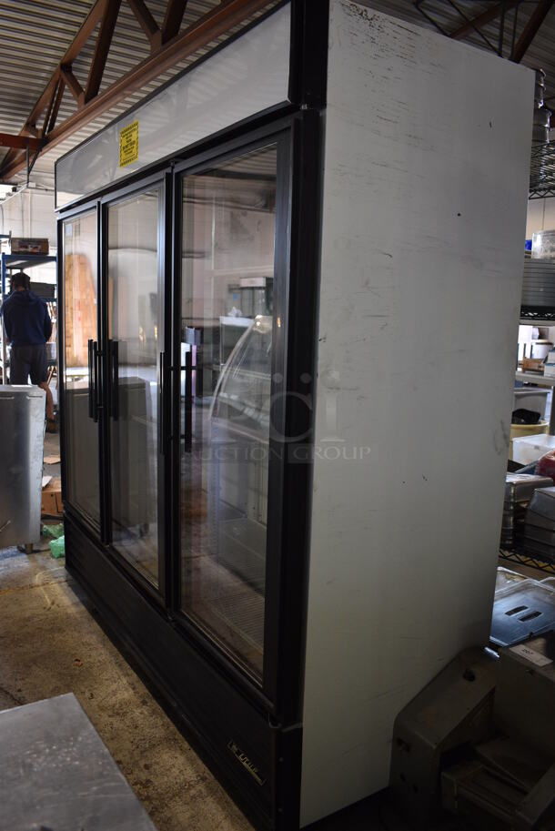 True GDM-72 Metal Commercial 2 Door Reach In Cooler Merchandiser w/ Poly Coated Racks. 115 Volts, 1 Phase. 78x30x80. Tested and Working! - Image 7 of 7