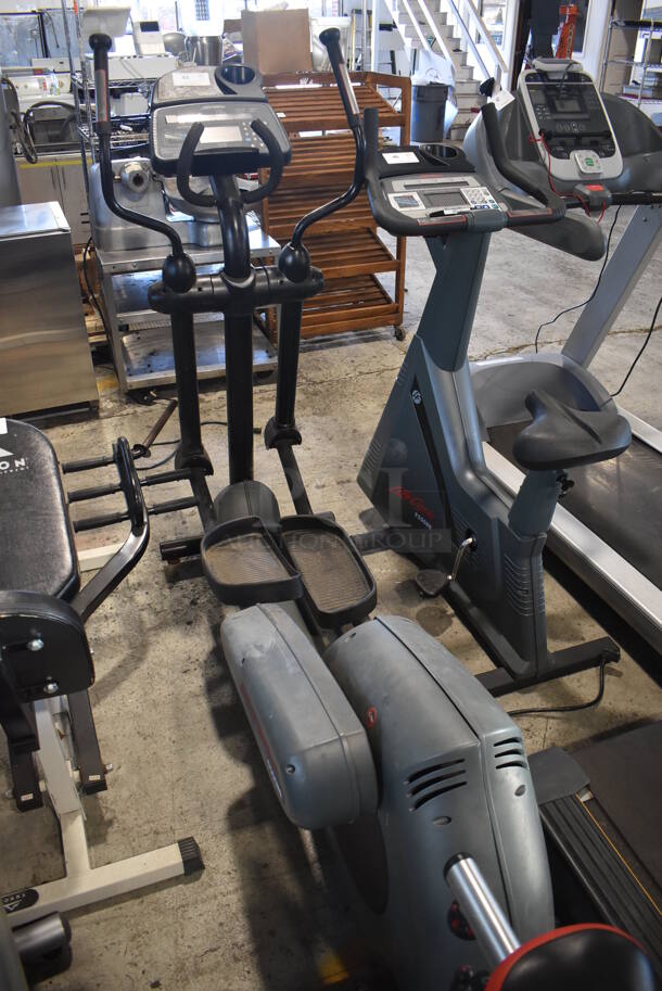 Life Fitness 9500HR Metal Commercial Floor Style Elliptical. 20x76x64. Tested and Working!