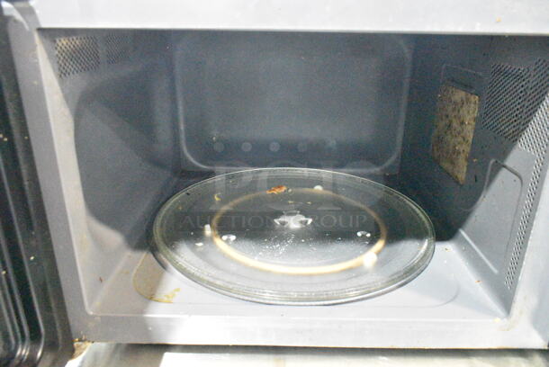 Magic Chef HMM1611B2 Metal Countertop Microwave Oven w/ Plate. 120 Volts, 1 Phase.  - Image 3 of 4