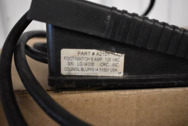 Astro Blender AM-2 Stainless Steel Commercial Countertop Mix-N-Blender w/ 2 Foot Pedals and 39 Bottles. 115 Volts, 1 Phase. 28x11x24.5. Tested and Working! - Image 11 of 12