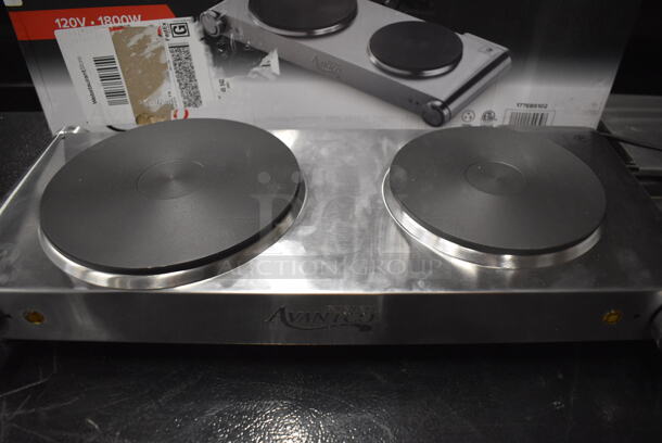 LIKE NEW! Avantco 177EBS102 Stainless Steel Countertop Double Burner Solid Top Portable Electric Hot Plate Range. 120 Volts, 1 Phase. Unit Has Only Been Used a Few Times! 21x9x4. Tested and Working! - Image 4 of 7