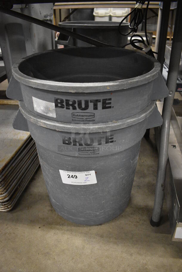 2 Rubbermaid Brute Gray Poly Trash Cans. 17x15.5x17. 2 Times Your Bid!