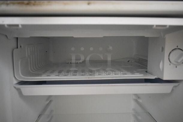 Galanz GLR33MBKE23 Metal Mini Cooler. 115 Volts, 1 Phase. Tested and Working! - Image 4 of 6
