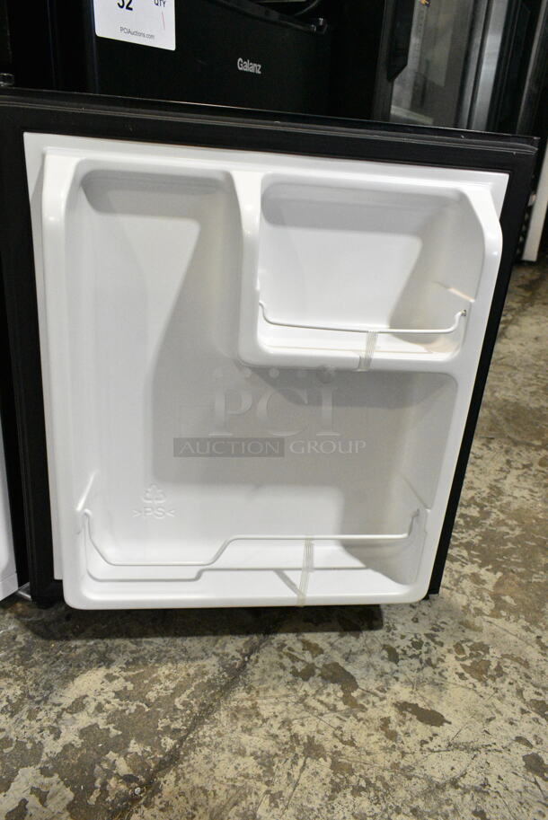 Hisense WMS017M6XBE Mini Cooler. 115 Volts, 1 Phase. Tested and Working! - Image 4 of 5