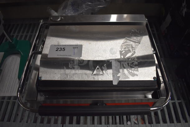 BRAND NEW! Avantco 177P70S Stainless Steel Commercial Countertop Panini Sandwich Grill with Smooth Plates. 120 Volts, 1 Phase. 17x15x8. Tested and Working! - Image 4 of 8