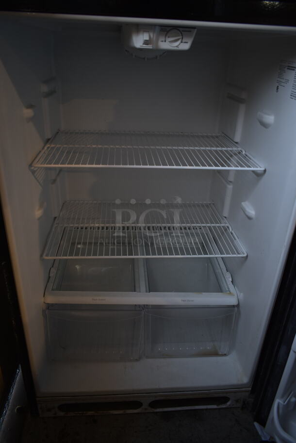 Frigidaire FFTR1814TB3 Metal Cooler Freezer Combo Unit. 115 Volts, 1 Phase. Tested and Working! - Image 4 of 5