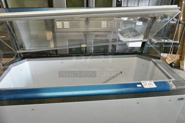 BRAND NEW SCRATCH AND DENT! Master-Bilt DD-46 LCG Metal Commercial Ice Cream Dipping Cabinet on Commercial Casters. See Pictures for Broken Glass. 115 Volts, 1 Phase. Tested and Working! - Image 7 of 9