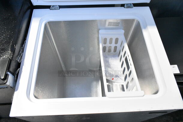 Thomson TFRF520-B-SM Metal Chest Freezer w/ Hinge Lid. 115 Volts, 1 Phase. Tested and Working! - Image 3 of 6