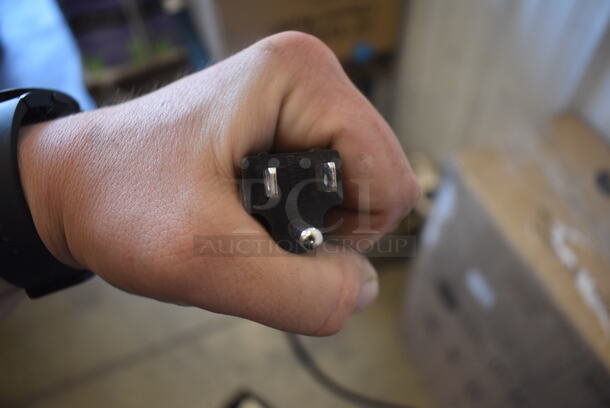 LIKE NEW AND USED A FEW TIMES! 2022 BUNN G1 HD Black Coffee Bean Grinder. 120 Volts 1 Phase. Tested and Working! - Image 6 of 6