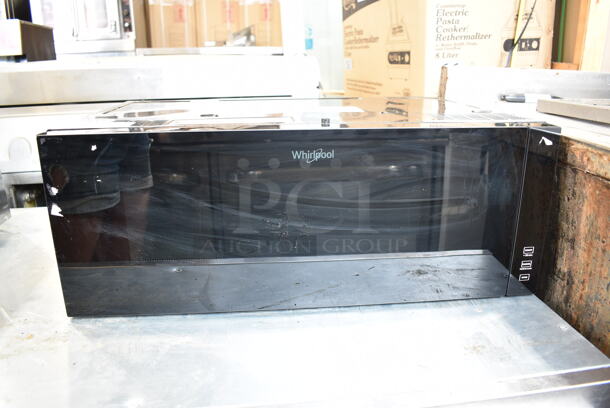 BRAND NEW SCRATCH AND DENT! 2021 Whirlpool WMT50011KS01 Black Microwave Oven. 120 Volts, 1 Phase. - Image 2 of 6