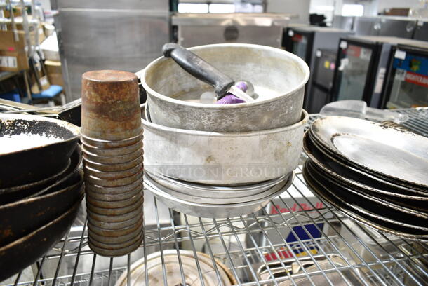 ALL ONE MONEY! Tier Lot of Various Items Including Metal Baking Pans and Skillets.  - Image 4 of 5
