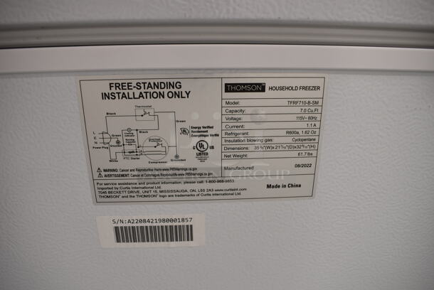 BRAND NEW SCRATCH AND DENT! Thomson TFRF710-B-SM Metal Chest Freezer. 115 Volts, 1 Phase. 35.5x21.5x33. Tested and Working! - Image 4 of 5