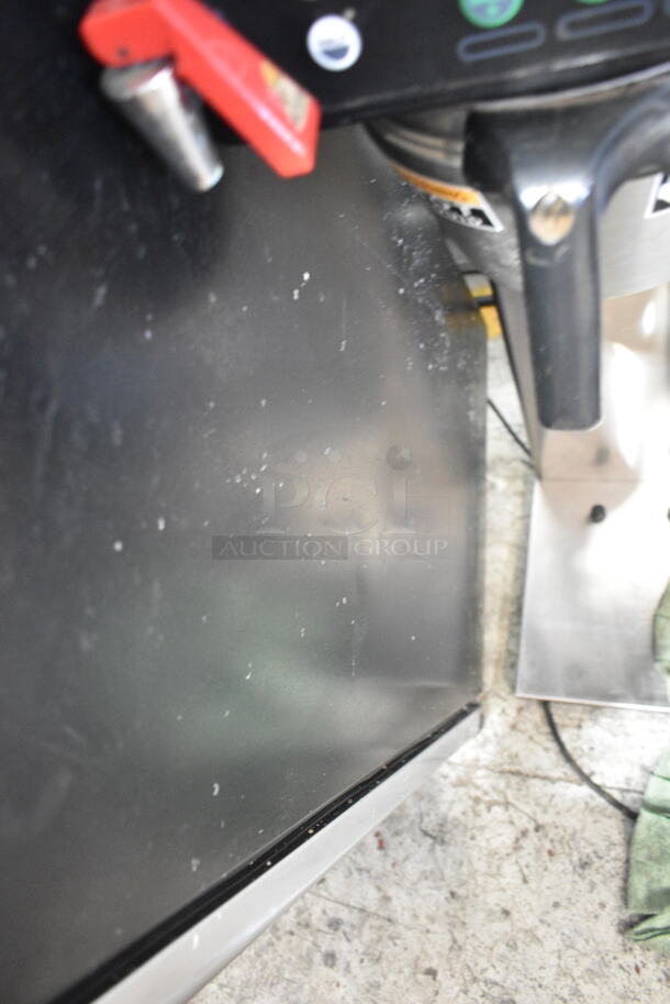 Igloo Metal Mini Cooler. Tested and Working! - Image 6 of 6