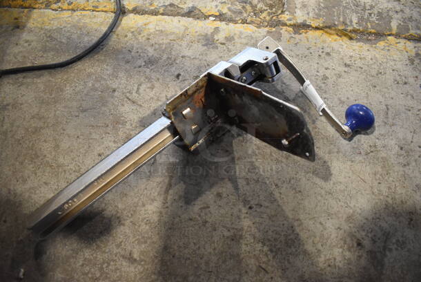 Metal Commercial Can Opener w/ Mount. 4.5x9x19