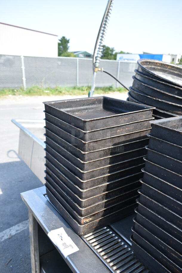 ALL ONE MONEY! Lot of Metal Baking Pans Including 20 Round, 26 Rectangular and 4 Square.  - Image 4 of 9