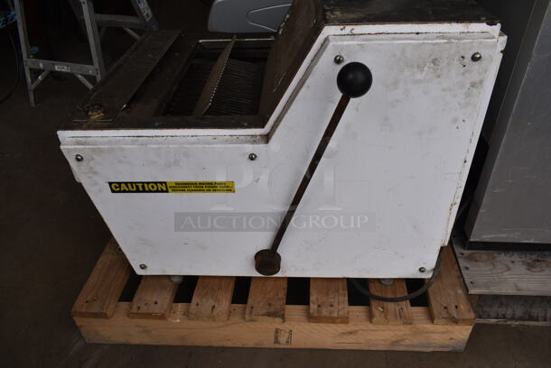 Oliver 711 Stainless Steel Commercial Countertop Bread Loaf Slicer. 115 Volts, 1 Phase. Tested and Working! - Image 3 of 7