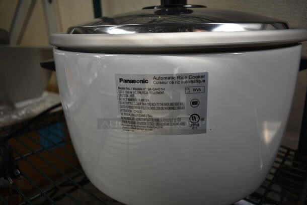 BRAND NEW SCRATCH AND DENT! Panasonic SR-GA421H Metal Countertop Automatic Rice Cooker. 120 Volts, 1 Phase. Tested and Working! - Image 4 of 6