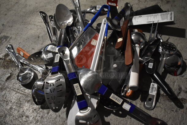 ALL ONE MONEY! Crate of Various BRAND NEW Items Including Serving Spoons and Dishers - Image 4 of 5